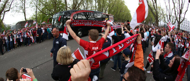 /?proxy=REDAKTION/News/2014-2015/Rueckblick_VfB-Freiburg_1415_Spalier_606x261.jpg