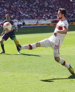 Traf beim vergangenen Duell: Christian Gentner /?proxy=REDAKTION/News/2013-2014/Gegnerbericht_VfB-Gladbach_1314_Gentner_255x310.jpg