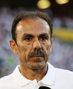 /?proxy=REDAKTION/News/2016-2017/20160808-Jos-Luhukay-255x310.jpg