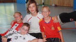 /?proxy=REDAKTION/Verein/Fussballschule/News/2011/FS_kulontour_2_255x143.JPG