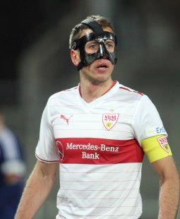 /?proxy=REDAKTION/News/2013-2014/Tobias_Rathgeb_vor_Kiel-VfB_II_1314_255x310.jpg