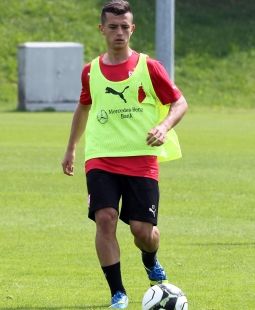 Besar Halimi unterschrieb einen Einjahresvertrag. /?proxy=REDAKTION/Saison/VfB_II/2013-2014/Halimi_255.jpg