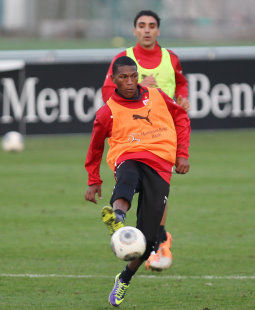 /?proxy=REDAKTION/News/2013-2014/Carlos_Gruezo_Trainingsauftakt_vor_VfB-Augsburg_255x310.jpg