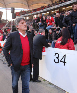 /?proxy=REDAKTION/News/2013-2014/Vorstand_Fans_1314_255x310.jpg