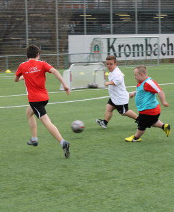 Spaßig und ereignisreich: der Trainingstag beim VfB /?proxy=REDAKTION/Verein/Fussballschule/News/Fussballschule_Kleinwuechsige_255x310.jpg