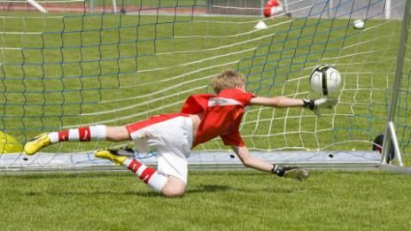 /?proxy=REDAKTION/Verein/Fussballschule/Torschuss_592x333_464x261.jpg