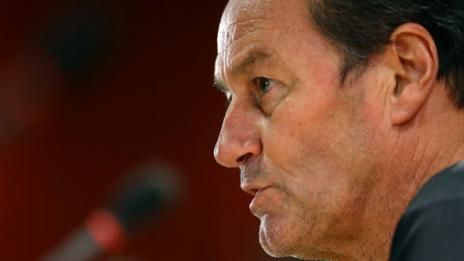 /?proxy=REDAKTION/News/2014-2015/PK_vor_Freiburg-VfB_1415_Stevens_592x333_464x261.jpg