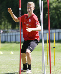 /?proxy=REDAKTION/News/2013-2014/Timo_Baumgartl_vor_Heidenheim_-_VfB_II_255x310.jpg