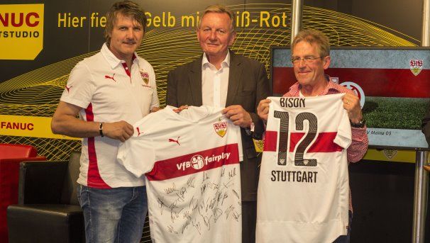/?proxy=REDAKTION/Verein/VfBfairplay/Trikotuebergabe-Peter-Reichert-Claus-Schmiedel-Martin-Sowa-606x343.jpg