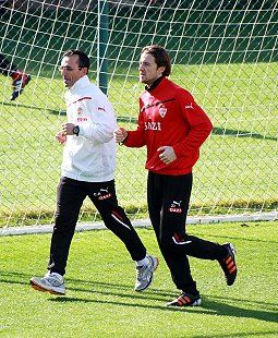 Christian Gentner mit Christos Papadopoulos /?proxy=REDAKTION/News/2011-2012/Vorbereitung/Gentner_Belek_255x310.jpg