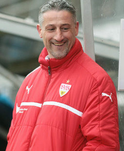 /?proxy=REDAKTION/News/2012-2013/Kramny_vor_CFC-VfB_II_255x310.jpg