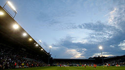 /?proxy=REDAKTION/Fans/Fans_News/2016-Abend-Hardtwaldstadion-Sandhausen-255x143.jpg