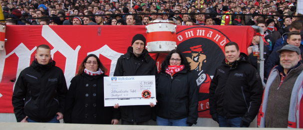 /?proxy=REDAKTION/Fans/Fans_News/Fankalener_Scheckuebergabe_VfB-FCB_15_606x261.jpg