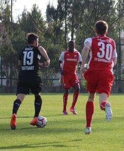 Fabian Eisele im Spiel gegen den SV Sandhausen. /?proxy=REDAKTION/News/2014-2015/14_15_VfBII_Sandhausen_255.jpg