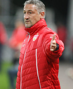 /?proxy=REDAKTION/News/2013-2014/Kramny_vor_Unterhaching-VfBII_1314_255x310.jpg