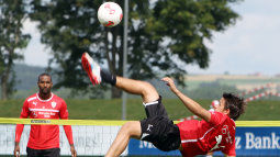 /?proxy=REDAKTION/News/2012-2013/Profis/Fussballtennis_Trainingslager_Tag_8_II_255x143.jpg