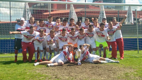 /?proxy=REDAKTION/Saison/Jugend/U16-U9/2014-2015/VfB_U15_Meister_606x343.jpg