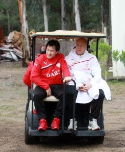 /?proxy=REDAKTION/News/2011-2012/Vorbereitung/Okazaki_verletzt_1_255x310.jpg
