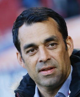 /?proxy=REDAKTION/News/2014-2015/Rueckblick_Schalke-VfB_1415_Dutt_255x310.jpg