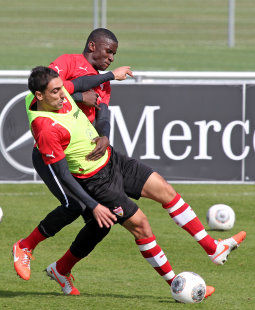 /?proxy=REDAKTION/News/2013-2014/Moa_Abdellaoue_vor_VfB-BVB_255x310.jpg