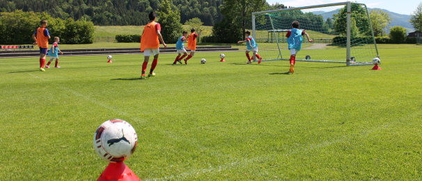 /?proxy=REDAKTION/Verein/Fussballschule/News/20150610_VfB_Fussballschule_606x261.jpg