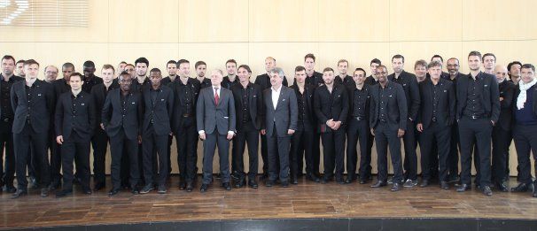 /?proxy=REDAKTION/News/2012-2013/DFB-Pokal/Empfang_Rathaus_Pokalfinale_1213_606x261.jpg
