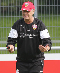 /?proxy=REDAKTION/News/2014-2015/20140918_Armin_Veh_PK_vor_VfB-Hoffenheim_1415_255x310.jpg
