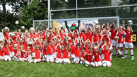 /?proxy=REDAKTION/Verein/Fussballschule/News/Fussballschule_Rommelsbach_Besuch_464x261.jpg