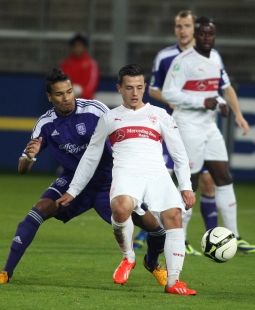Besar Halimi gegen Osnabrücks Erik Zenga. /?proxy=REDAKTION/Saison/VfB_II/2013-2014/VfBII_Osnabrueck255.jpg