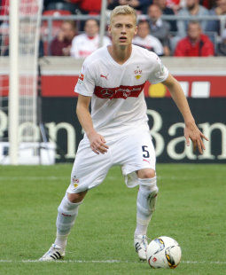 /?proxy=REDAKTION/News/2015-2016/20150920-Timo-Baumgartl-am-Ball-255x310.jpg
