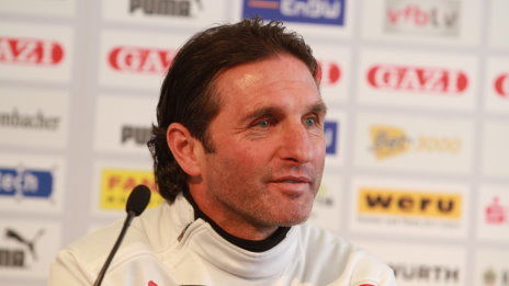 /?proxy=REDAKTION/News/2011-2012/Personen/PK_vor_VfB-Freiburg_3_464x261.jpg