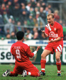 Stürmte beim VfB auch mit Giovane Elber: Axel Kruse /?proxy=REDAKTION/News/2013-2014/Axel_Kruse_vor_VfB-Hertha_1314_255x310.jpg