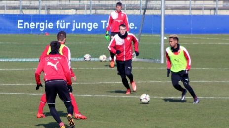 /?proxy=REDAKTION/News/2015-2016/VfB_II/15_16-1003-VfB-II-Training-464.jpg