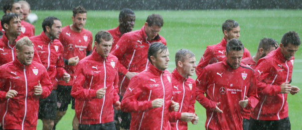Zu Beginn des Abschlusstrainings regnete es sehr stark. /?proxy=REDAKTION/News/2013-2014/Abschlusstraining_vor_VfB-Rijeka_606x261.jpg