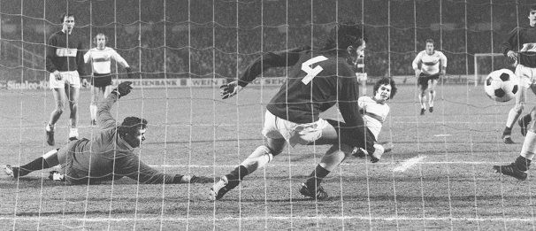 /?proxy=REDAKTION/News/2012-2013/Profis/Achtefinale_VfB_Kiew_1973_Martin_606x261.jpg