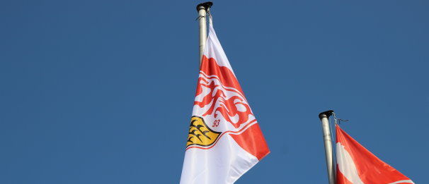 Strahlend blauer Himmel war angesagt, als die neue Fahne gehisst wurde. /?proxy=REDAKTION/News/2014-2015/Fahne_hissen_606x261.jpg