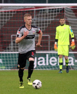 /?proxy=REDAKTION/Saison/Testspiele/20170111-Testspiel-Koeln-VfB-Timo-Baumgartl-Kapitaen-255x310.jpg