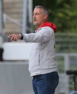 Jürgen Kramny hofft auf weitere gute Leistungen. /?proxy=REDAKTION/News/2015-2016/VfB_II/15_16-Kramny-255.jpg