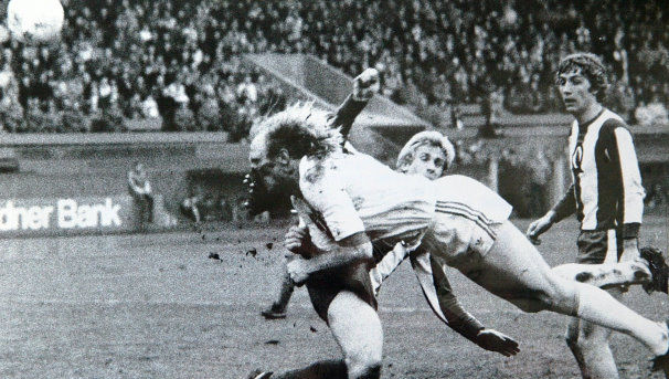 /?proxy=REDAKTION/Verein/Historie/1977-Dieter-Hoeness-gegen-Greuther-Fuerth-606x343.jpg