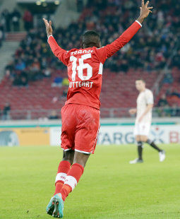 /?proxy=REDAKTION/News/2012-2013/Profis/Traore_vor_Bochum_255x310.jpg
