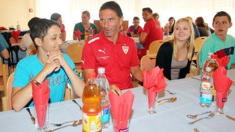 /?proxy=REDAKTION/News/2012-2013/Profis/Besuch_Tannheim_Trainingslager_I_464x261.jpg