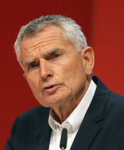 /?proxy=REDAKTION/News/2016-2017/20161009-Wolfgang-Dietrich-Portrait-255x310.jpg