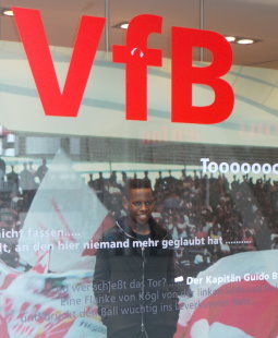 Ab 18.00 Uhr live im Hangout on Air: Ibo Traoré /?proxy=REDAKTION/News/2012-2013/Profis/Ankuendigung_Ibo_Hangout_255x310.jpg