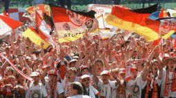 /?proxy=REDAKTION/News/2011-2012/News/Fans_1992_3_255x143.jpg
