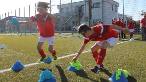 /?proxy=REDAKTION/Verein/Fussballschule/News/2016/20161208-Fussballschule-Inklusionscamp-464x261.jpg