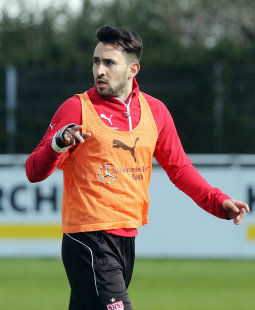 /?proxy=REDAKTION/News/2015-2016/20160329-Lukas-Rupp-beim-Training-255x310.jpg