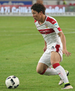 Erstes Pflichtspiel für den VfB: Takuma Asano /?proxy=REDAKTION/Saison/VfB/2016-2017/20160909-VfB-Heidenheim-Spielbericht-255x310.jpg