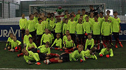 /?proxy=REDAKTION/Verein/Fussballschule/News/2016/201608-fussballschule-Torspieler-gruppe-255x143.jpg