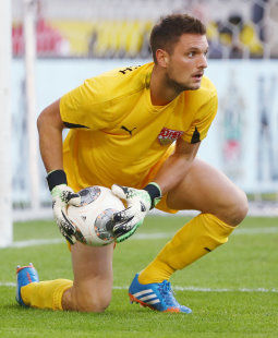 Ulle muss definitiv zwei Spiele pausieren. /?proxy=REDAKTION/News/2013-2014/Ulreich_Verletzung_Sep13_255x310.jpg