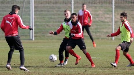 /?proxy=REDAKTION/News/2015-2016/VfB_II/15_16-VfB-II-Training-464.jpg
